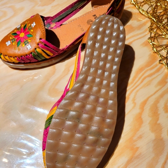 D'Lolos Mexican Huaraches - Picture 2 of 4